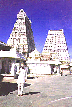 Meditation Tour India Directors at the Shiva Temple at the Ashram of Ramana Maharshi - Energy Enhancement (EE) Meditation and  Meditations symbol for Retreats ,Courses, Seminars, and Yoga, Hatha.